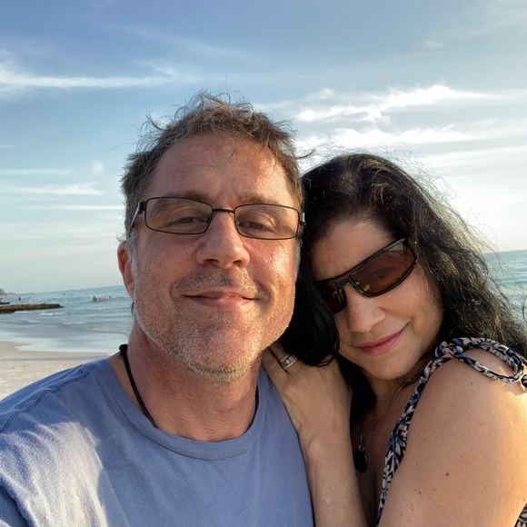 Meet your Posher, Melissa - Picture 1 of 2